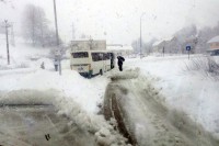 Машине у квару, села и даље заметена
