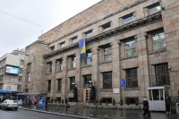Купују милионски вриједне некретнине и запошљавају мимо конкурса