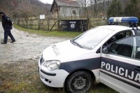 Sjekirom iskasapio majku pa poslan na liječenje