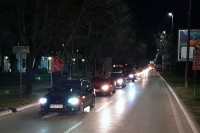 Pristalice SNSD-a ulicama Trebinja proslavljaju pobjedu Ćurića