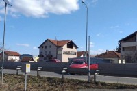 Dvije žene povrijeđene u sudaru tri vozila u Trnu