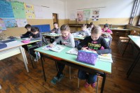  Suprotni zaključci o udžbenicima
