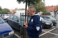 Семберцима тротоар омиљени паркинг