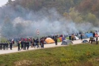 Оружане снаге да заштите границе од миграната, у противном протести