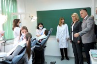 За набавку столица и опреме 100.000 КМ
