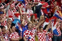 Hrvatski navijači u budimpešti skandirali “Ubij Srbina” VIDEO