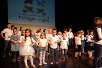 Пјесмом и плесом подржали другаре