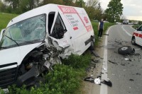 Troje povrijeđenih u sudaru golfa i kombija kod Ugljevika