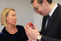 Могеринијева и Вучић се туцали јајима, резултат “дипломатски”