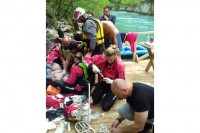 Dvojica Fočaka rafterku izvukli iz nabujale Tare