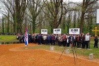 Положени вијенци за страдалнике у Јасеновцу