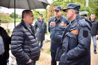 Ситуација повољнија, грађани да остану на опрезу још једну ноћ