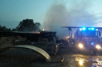 Ватрогасци и даље гасе ватру у погону фабрике намјештаја у  Градишкој