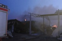  Ugašen požar na pogonu fabrike namještaja u Gradišci