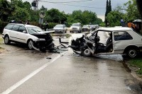 Teška saobraćajna nesreća, dvije osobe povrijeđene