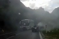 Kod Mostara poginuo Banjalučanin, vatrogasci ga dva sata izvlačili iz auta