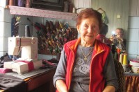 Драгица  Мајсторовић из Прњавора у деветој деценији шије, игра фудбал и носи штикле 