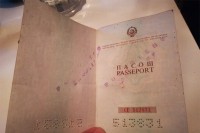 Dokument sa crvenim koricama koji je otvarao sva vrata svijeta