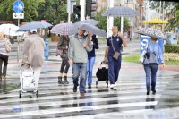 Сутра киша, поподне пљускови и грмљавина
