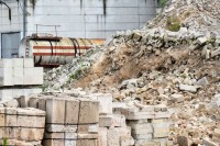 Опасно уље у кругу бањалучког “Инцела” засуто отпадом