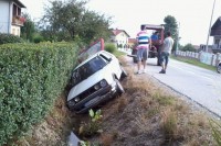 Ugljevik: Ukrali vozilo, pa sletjeli sa puta