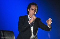 Nik Kejv obožavaocu poklonio stihove