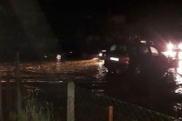 Костајница под водом, ванредно стање и даље на снази