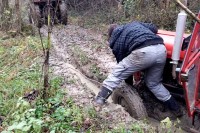 Tragedija u šumi kod Kalesije: Drvosječa pao pod traktor i poginuo