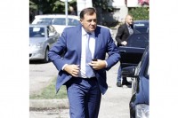 Dodik sa novinarima: Ponižavajuće je da na ovakav način radimo