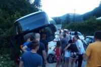 Aytobus s djecom umalo završio u rijeci Bosni