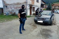 Pop došao sa djecom da proda eksploziv