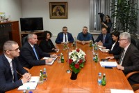 Влада ће помоћи Модричи са изградњом насипа на Сави