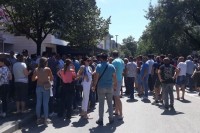 Грађани подржали протест радника пред зградом ХДЗ-а