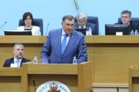 Poslanici o Dodikovom vetu