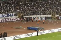 Haos na Poljudu: Navijači pokušali napasti ložu i igrače