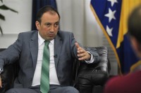 Građani masno platili službena putovanja ministra i njegovih saradnika
