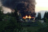 Gori nekadašnji “Enegroinvestov” dom