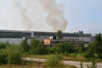 Potpuno lokalizovan požar u bivšoj fabrici Energoinvesta