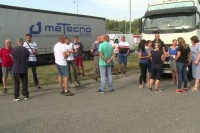Špediteri ponovo obustavili rad na Rači
