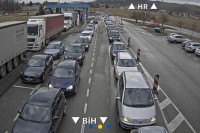 Na većini prelaza u BiH duge kolone vozila