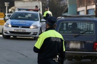 Policajcu iz Srpca iscijepao košulju