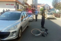 Taksista udario u ženu na biciklu u Bijeljini