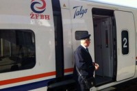 Мигранти из Тузле возом, преко Добоја и Бањалуке, кренули до Бихаћа