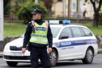 Kombi sa migrantima sletio u rijeku Kupu, jedna žena stradala