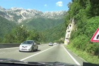 Motociklista se sudario s vozilom i pao u kanjon Morače