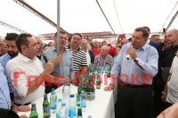 Додик и Вулин запјевали под шатором VIDEO