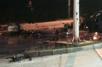 Audi se zabio u stub, motor ispao iz vozila