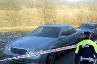 Sa momkom pretukla starca i otela “mercedes”