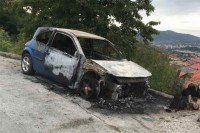 Zapaljen automobil pripadnice Oružanih snaga koja je ranila muža