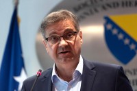 Zvizdić: Inicirati sastanak sa članovima Predsjedništva BiH